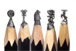 Artist Makes Tiny Game Of Thrones Sculptures On the Tip of a Pencil