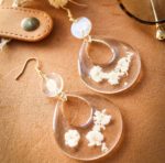 Sisters Make Beautiful Jewelry Using Real Flowers