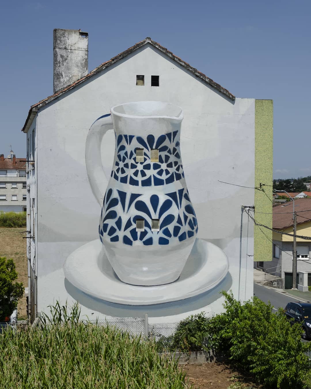 Spanish Artist’s Large Murals Celebrate Everyday Objects